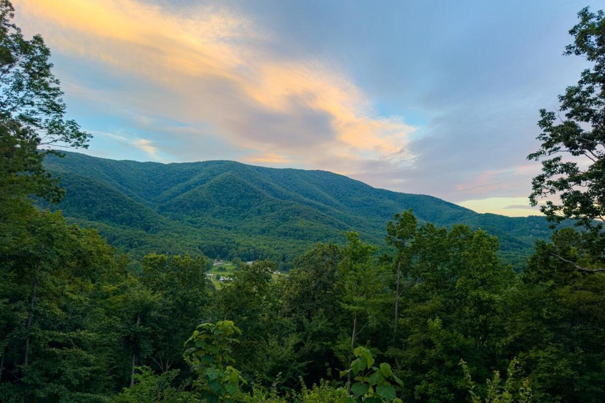 Firefly Cove - Private Theater And Mountain Views! Villa Sevierville Exterior photo